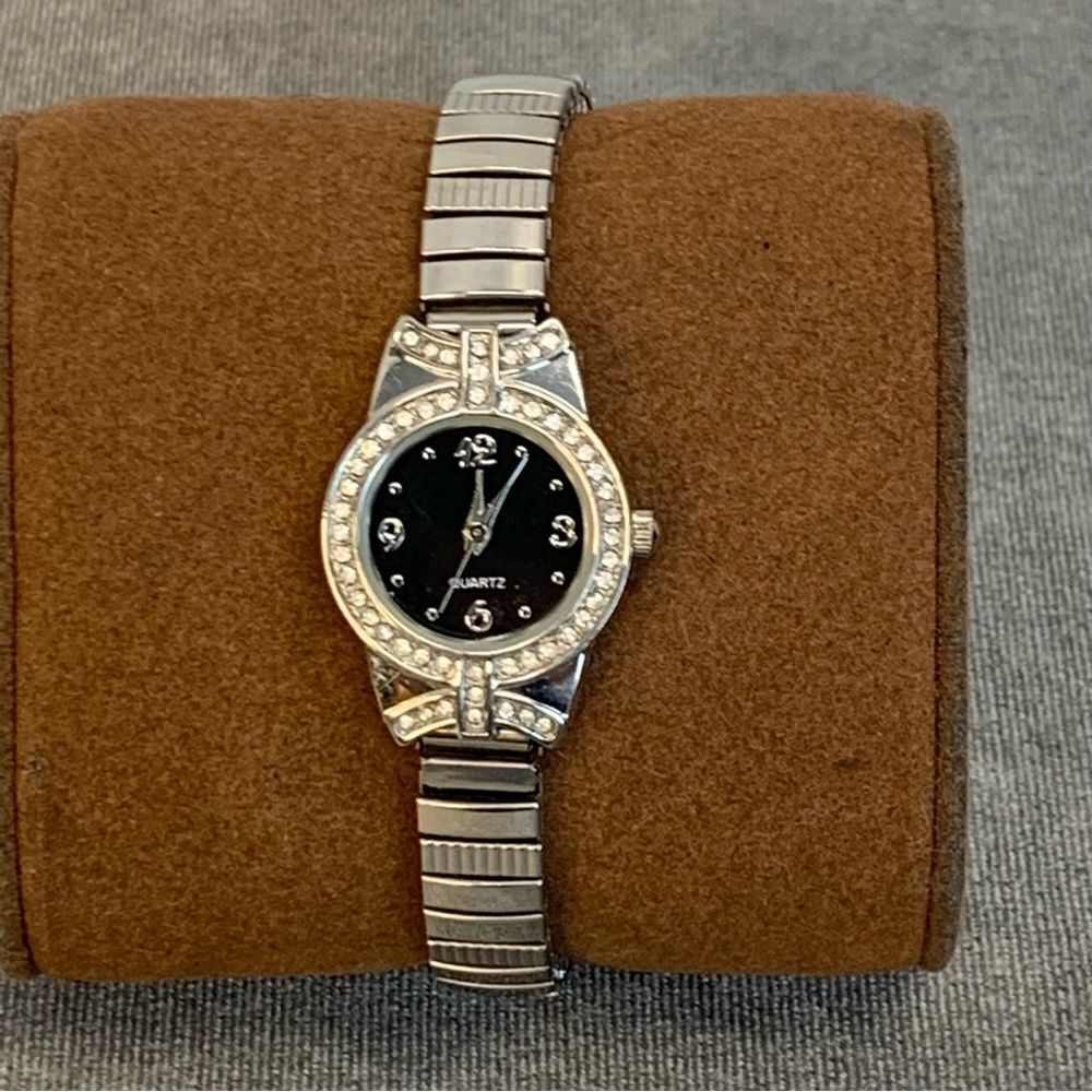 Quartz black silver tone round face stretchy band crystal rhinestone watch🇨🇦